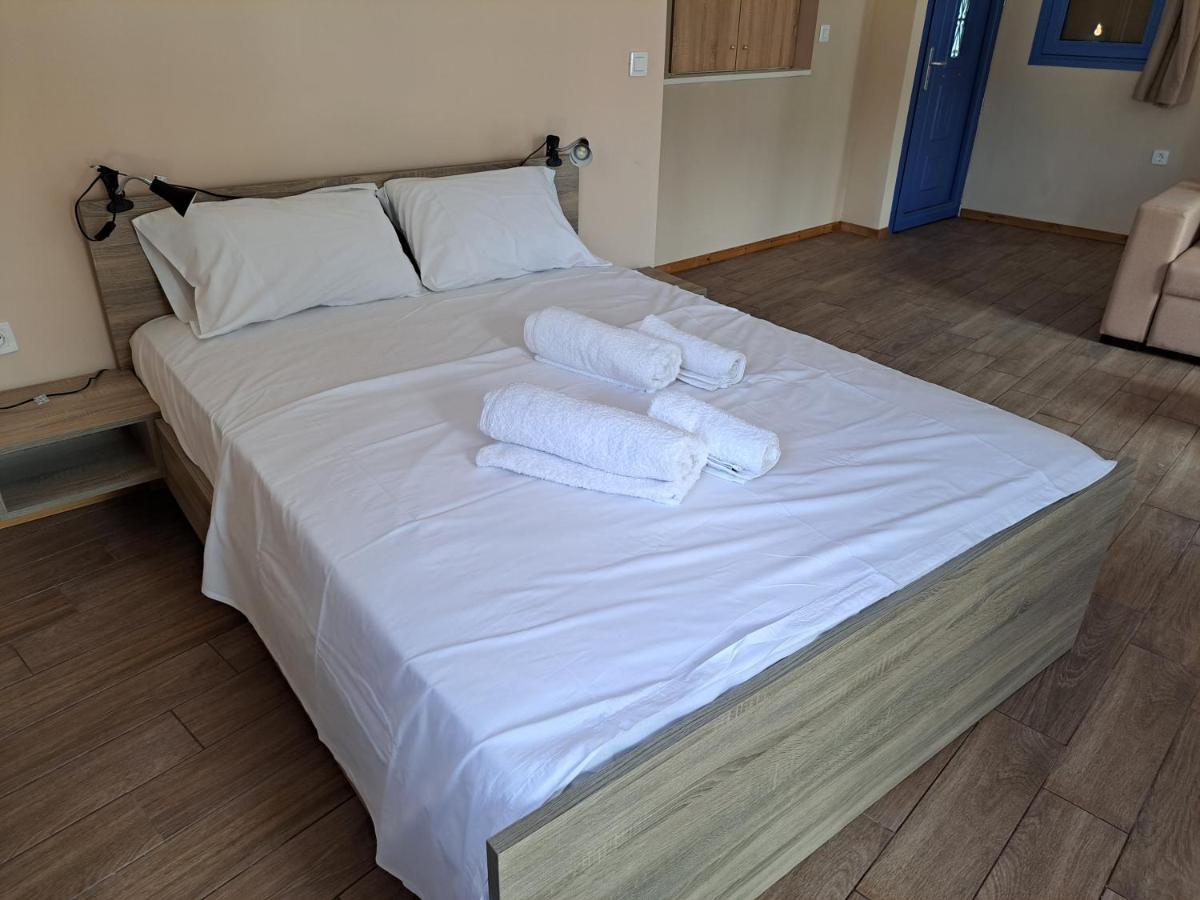 Blue Moon Apartment Agia Efimia ภายนอก รูปภาพ
